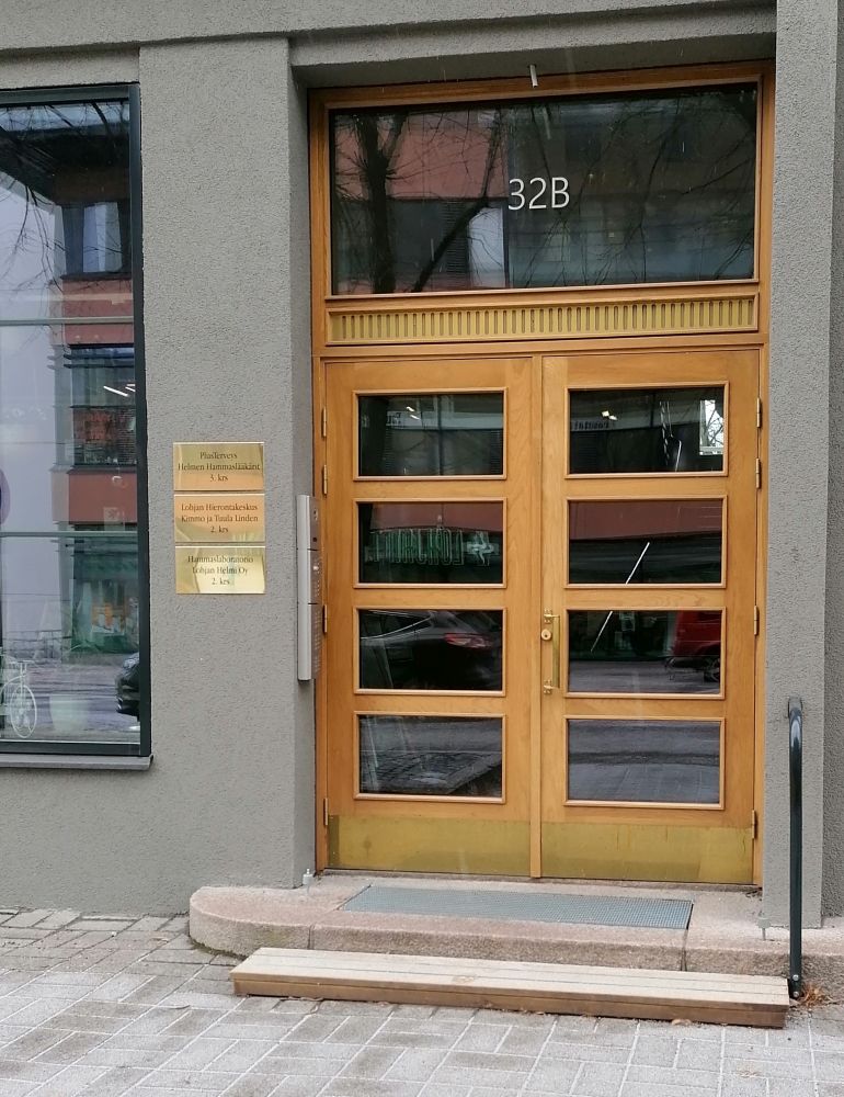 Kerrostalon rappukäytävän ulko-ovi