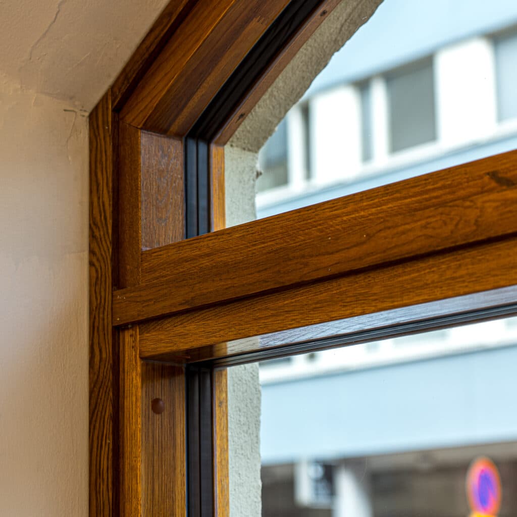 Tammi puuikkuna liiketila näyteikkuna - ota yhteyttä lepolanpuusepat.fi