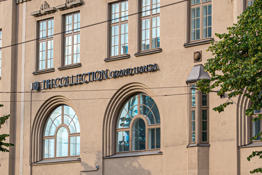 Vinot ja kaarevat ikkunat - ota yhteyttä lepolanpuusepat.fi